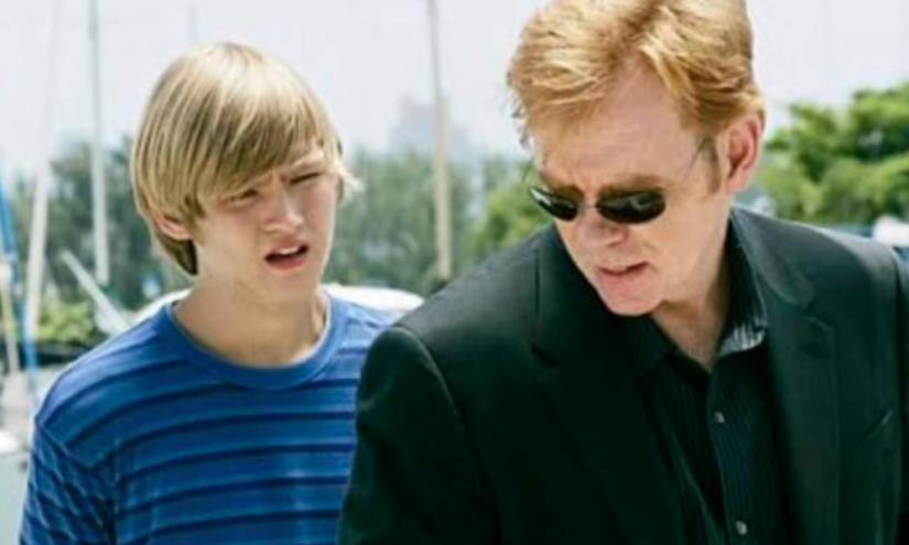 Evan en su papel de Kyle Harmon junto a quien fue su padre en la serie CSI: Miami, Horacio Caine.