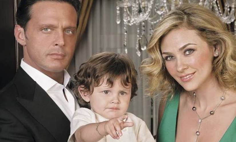 El cantante y la actriz presentaron oficialmente a su hijo mayor, Miguel, en una entrevista con la revista Hola, de México.