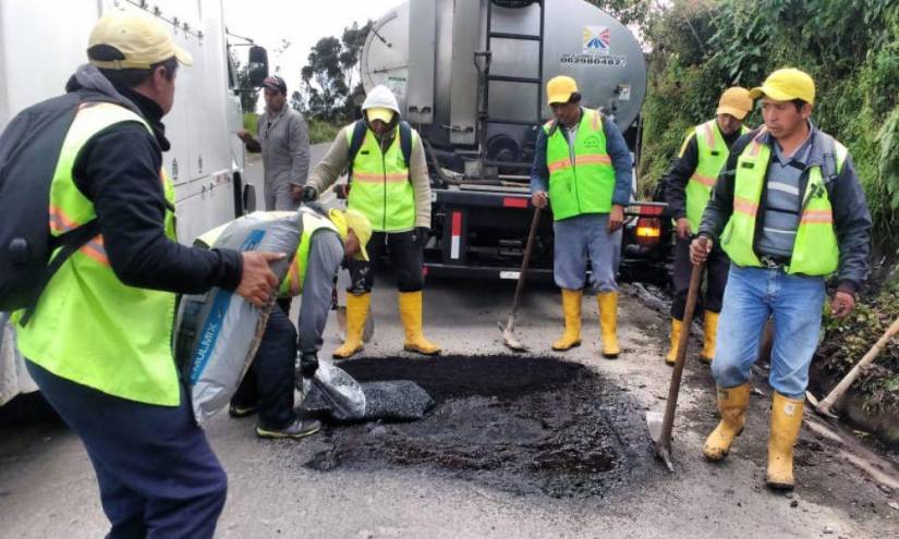 Imagen referencial del personal encargado de darle mantenimiento a las calles que conforman la insfraestructura víal del país.