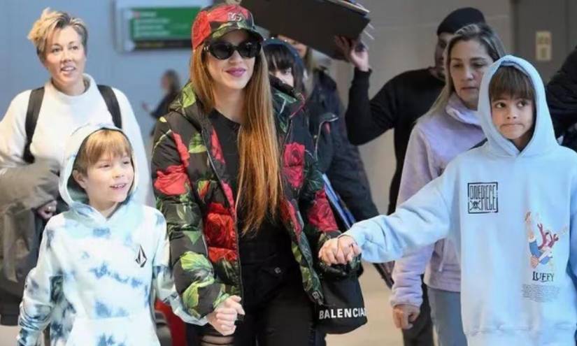 Shakira junto a sus hijos, Sasha y Milan, en una imagen de archivo.