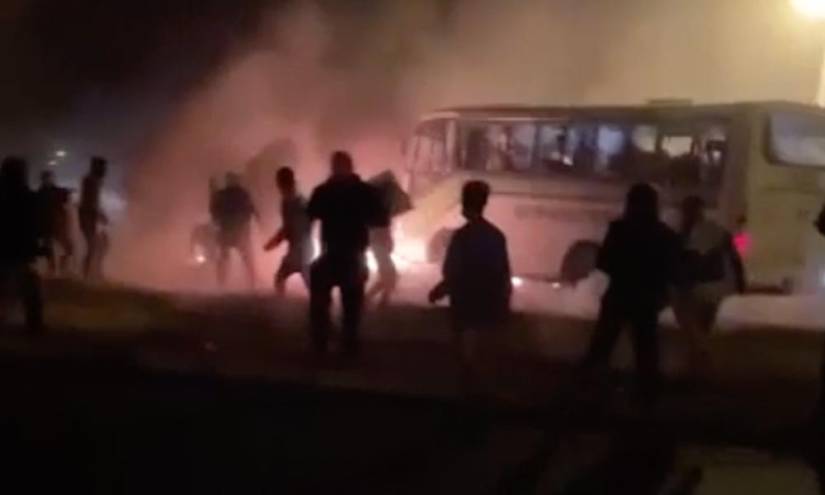 Vehículos de las Fuerzas Armadas fueron atacados por manifestantes en la Mitad del Mundo