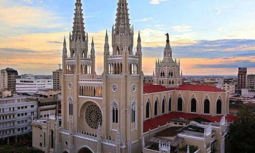 La Catedral Metropolitana San Pedro Apóstol en el centro de Guayaquil en una imagen de archivo.