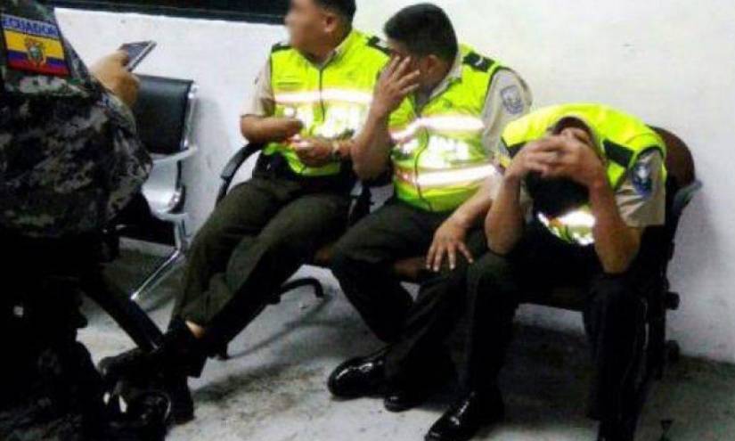 Guayas: detienen a 2 presuntos robacasas que usaban uniformes falsos de policía, uno de ellos sería agente activo