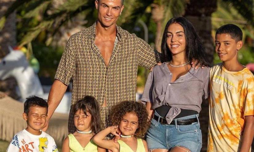 Imagen de archivo de la familia entre Cristiano Ronaldo y Georgina Rodríguez.