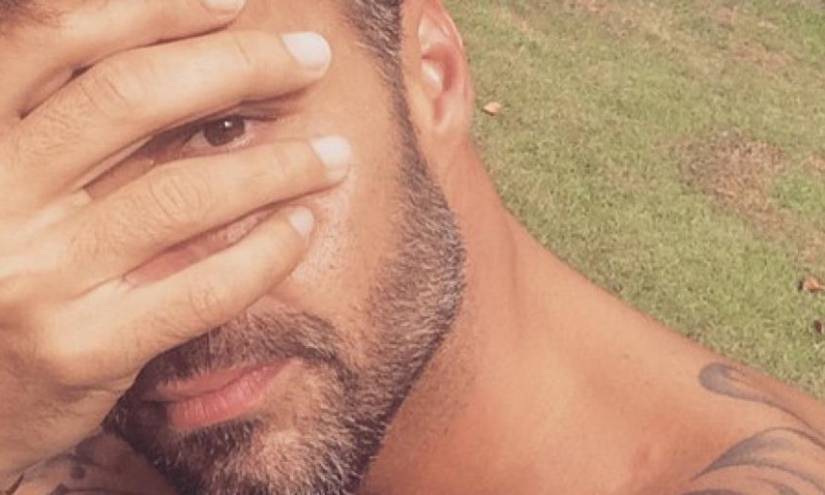 Ricky Martin deleita a sus seguidores con sexy foto en la playa
