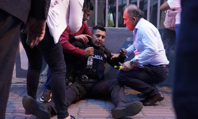 Uno de los policías afectados tras el ataque armado del 9 de agosto de 2023.