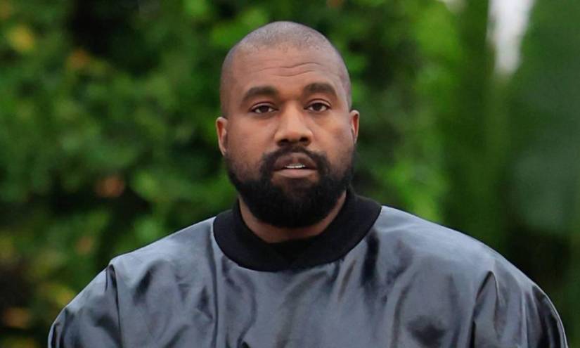 Kanye West es fotografiado en Los Ángeles, California.