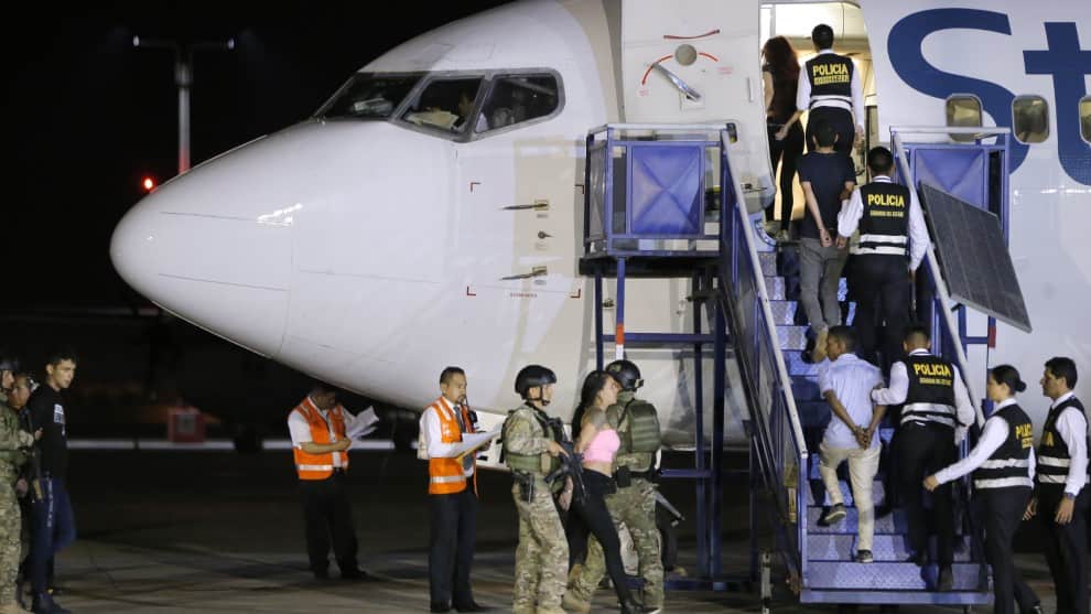 Perú expulsa a 131 venezolanos con antecedentes criminales