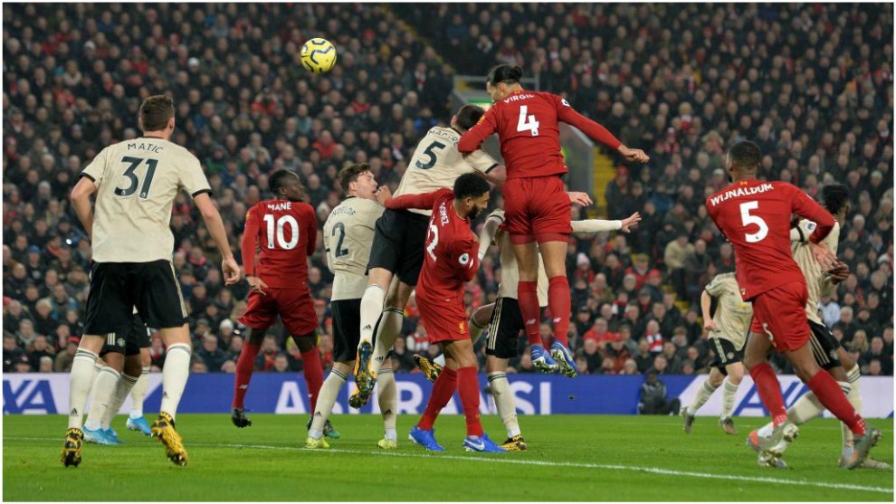 El United sobrevive en Anfield y mantiene el liderato