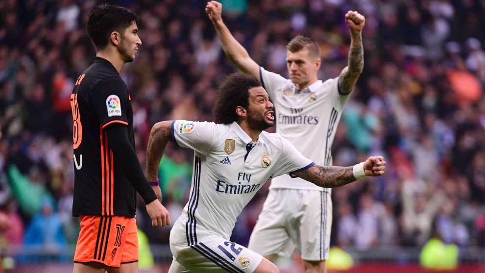 Marcelo permite al Real Madrid seguir en lucha por el título