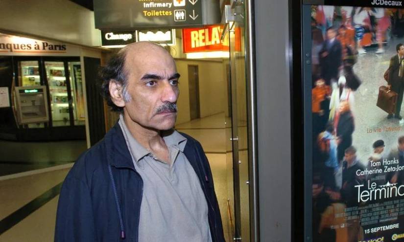 Muere el hombre iraní que vivió en un aeropuerto de París durante 18 años y que inspiró la película La terminal