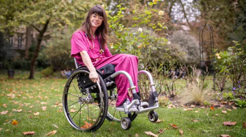 Me quedé paralítica después de que me cayera encima un hombre en un centro comercial