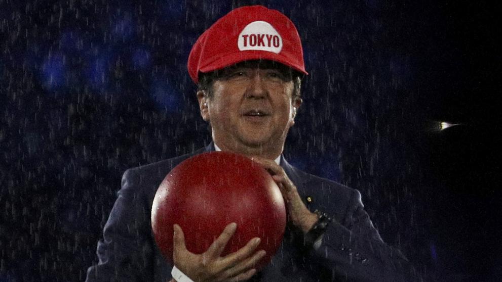 Primer ministro de Japón aparece en Río disfrazado de Mario Bros