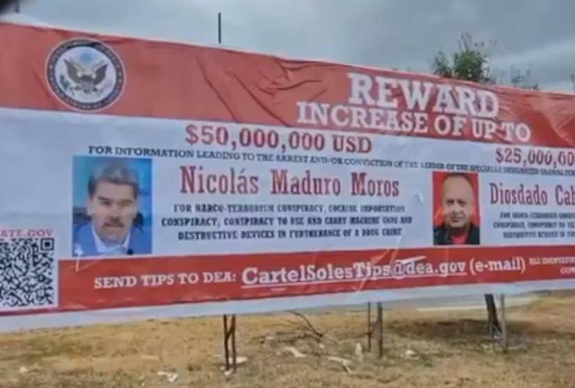Carteles de captura de Nicolás Maduro y Diosdado Cabello.