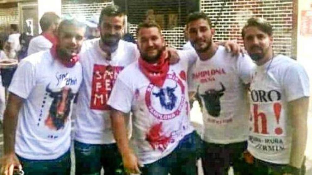 Condenan a 5 españoles por abuso sexual colectivo