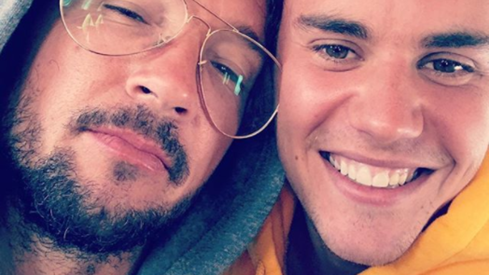 Supuesto beso entre Justin Bieber y su pastor genera revuelo en redes