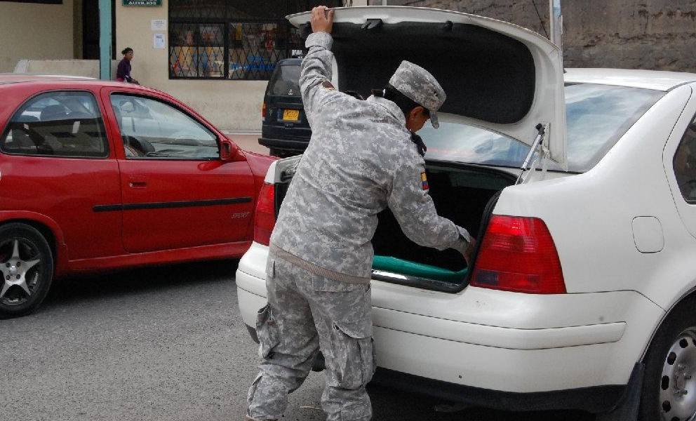 Viajeros pagan salvaguardias por productos que ingresen por vía aérea y terrestre desde 18 de septiembre