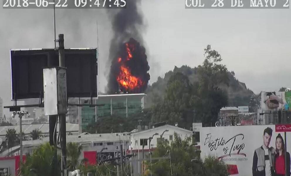 Incendio en bodega del Km 2 de la Av. Carlos Julio Arosemena