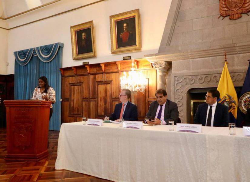 En este acto participaron la titular del Ministerio de Relaciones Exteriores, Gabriela Sommerfeld; la fiscal general del Estado, Diana Salazar; el presidente de la CNJ, José Suing; el titular del CJ, Álvaro Román, y el embajador Fitzpatrick.