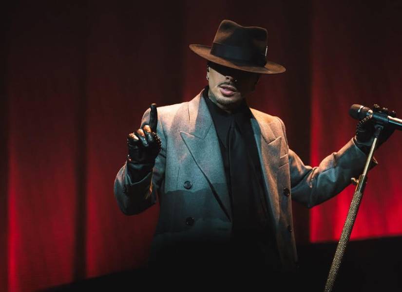 La gira de Raw Alejandro comenzará en Latinoamérica el 14 de octubre en Santiago de Chile.