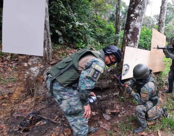 La Policía y el Ejército de Ecuador y Colombia reportan también el decomiso de material explosivo que sí logra cruzar la frontera. Referencial
