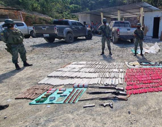 Fuerzas Armadas hallaron un campamento de minería ilegal en el cantón Camilo Ponce Enríquez, en la provincia del Azuay.