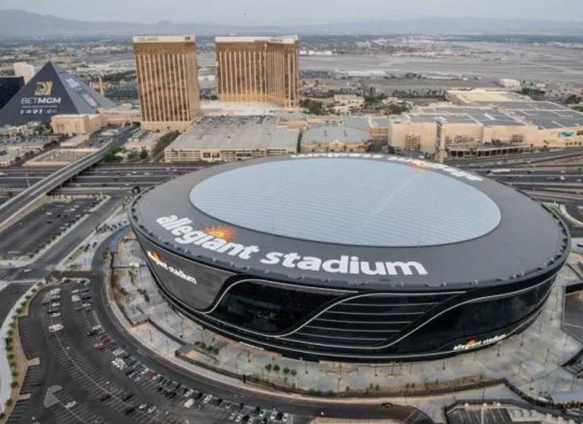 Vista aérea del Allegiant Stadium por fuera.