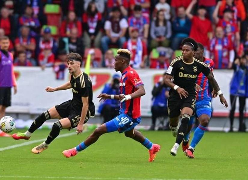 Ángelo Preciado fue titular en la victoria del Sparta Praga en la Copa de República Checa.