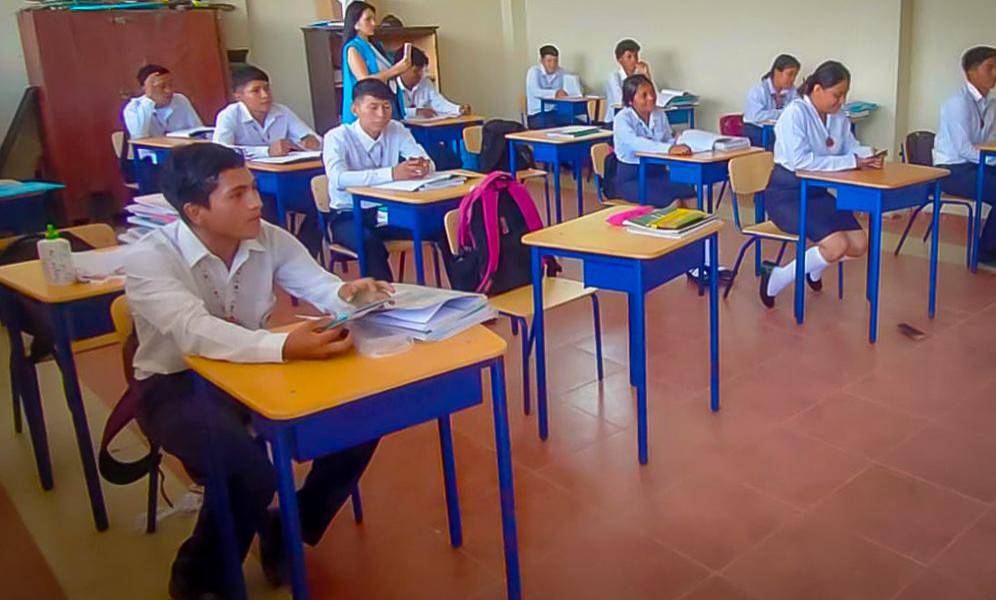 Solo 1 169 instituciones educativas permanecen en clases virtuales