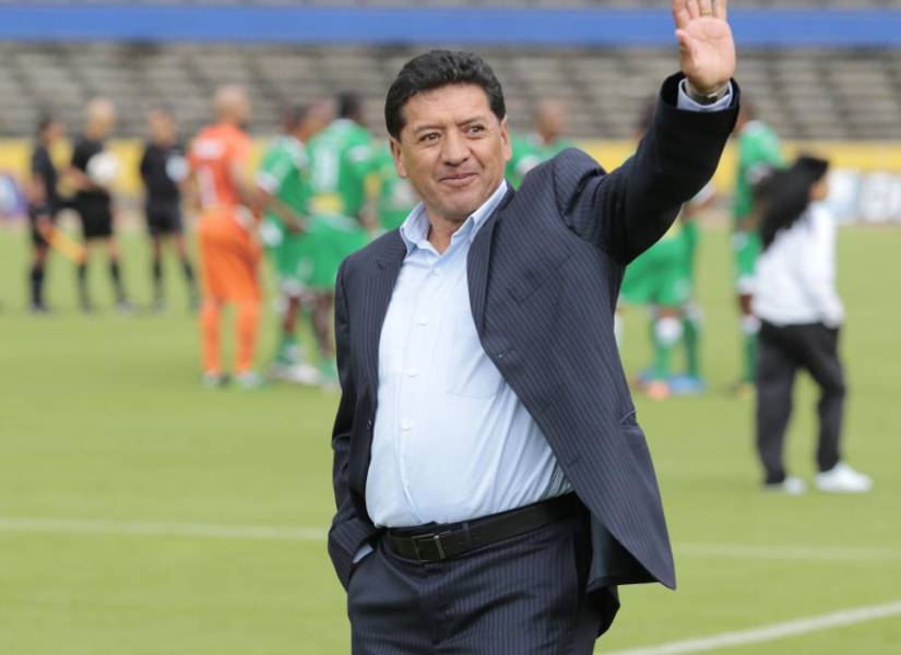 Sixto Vizuete dirigió a la selección de Ecuador en las eliminatorias al Mundial 2010, ahora está en Segunda Categoría.