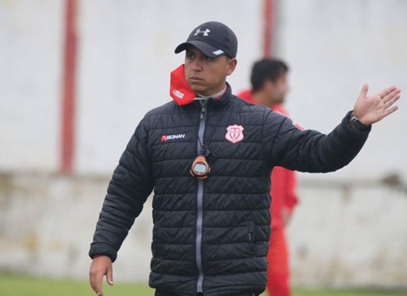 Juan Pablo Buch en un entrenamiento con el Técnico Universitario