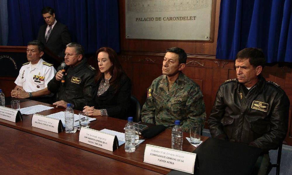 Cúpula militar se desarma por su desacuerdo con nuevos ascensos