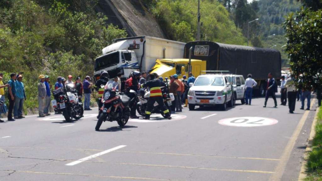 8 Personas Heridas En Multiple Accidente En Quito Ecuavisa